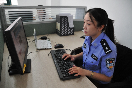 河南固始民警吳媛媛 “穿越”在現實與網絡之間