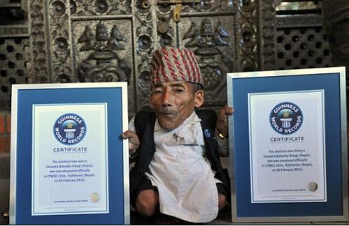 世界最矮男性女性首次相遇 為吉尼斯世界紀(jì)錄做宣傳