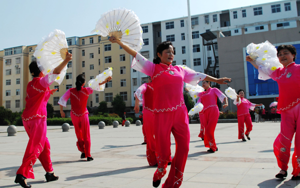 河南潢川開展多種活動(dòng)喜迎“十八大”