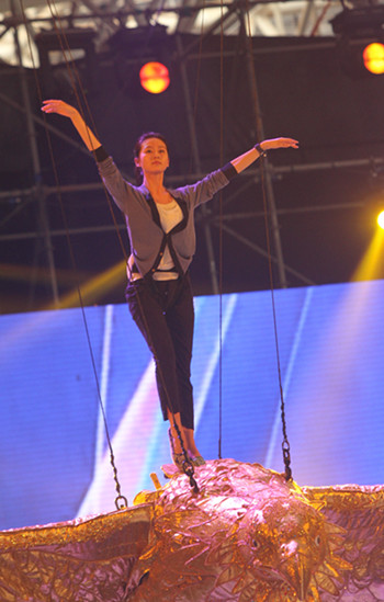 劉詩詩、孫楊昨日帶妝彩排 期待今晚金鷹節開幕