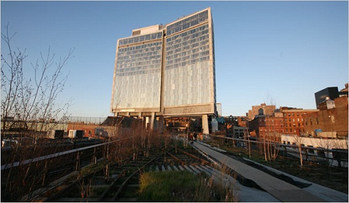 國外酒店裝透明玻璃 客人如廁路人一覽無余(圖)