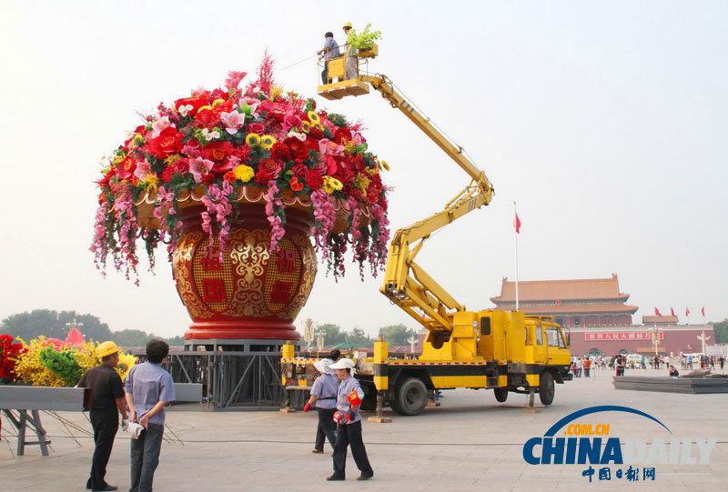 北京：天安門廣場國慶主花壇即將裝飾完成