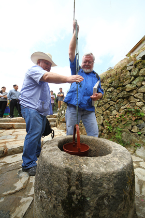 美國友人尋夢鼓嶺 再續福州情誼