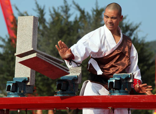 南少林武術文化節(jié)開幕 武僧展絕技