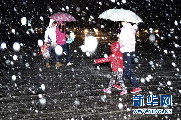 北京延慶遭遇52年來最大降雪 全縣全力抗雪救災(zāi)
