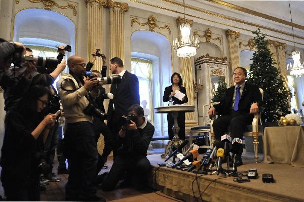 莫言抵達斯德哥爾摩并舉行新聞發布會