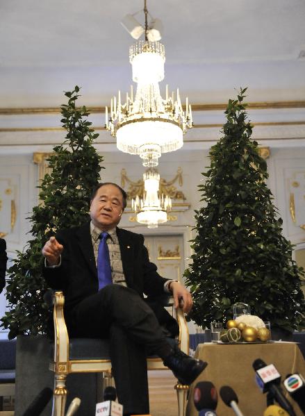 莫言抵達斯德哥爾摩并舉行新聞發布會