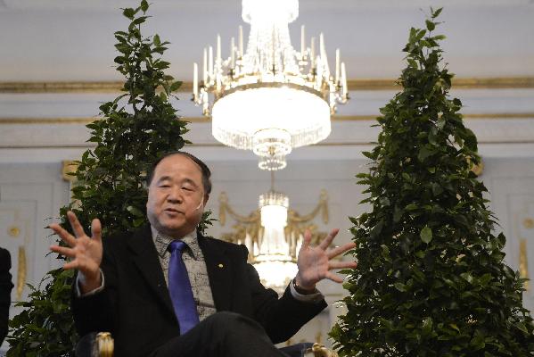 莫言抵達斯德哥爾摩并舉行新聞發布會