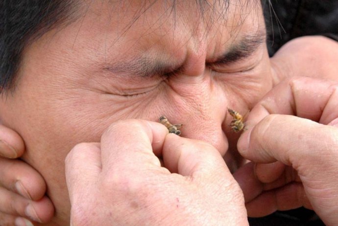 令人瞠目結(jié)舌的全球另類療法