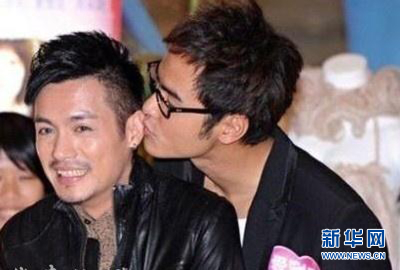 黃曉明“斷背” 初吻余文樂 盤點明星男男激吻照