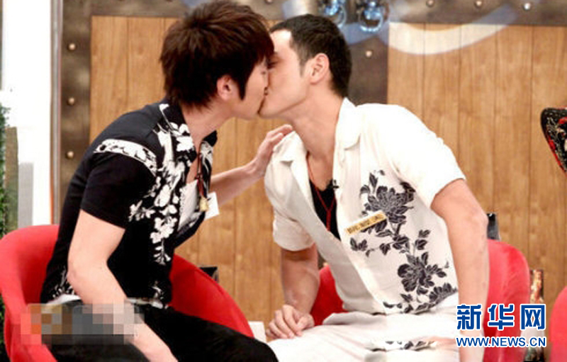 黃曉明“斷背” 初吻余文樂(lè) 盤點(diǎn)明星男男激吻照
