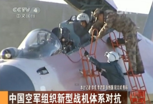 實拍：中國空軍殲11戰(zhàn)機對抗空戰(zhàn)(組圖)