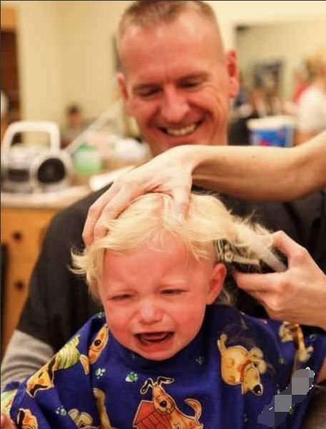 又囧又萌！寶寶理發好傷心