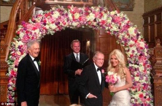 86歲《花花公子》創始人娶26歲嫩模 結婚照曝光