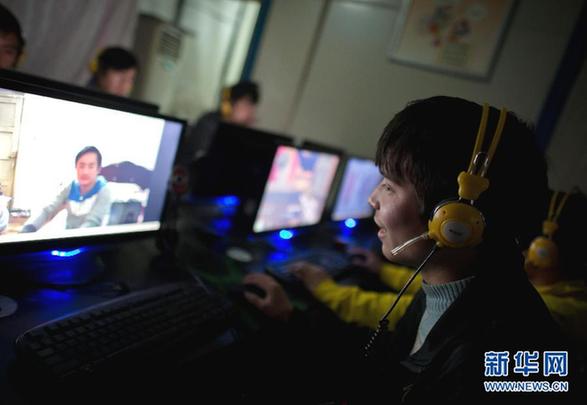 成都現(xiàn)“農(nóng)民工網(wǎng)吧” 每小時收費1元