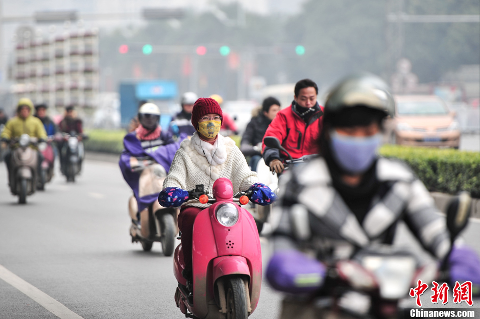 北京持續(xù)霧霾引發(fā)市民搶購(gòu)口罩