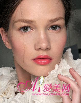 痘痘的位置警示你的身體健康問題（圖）