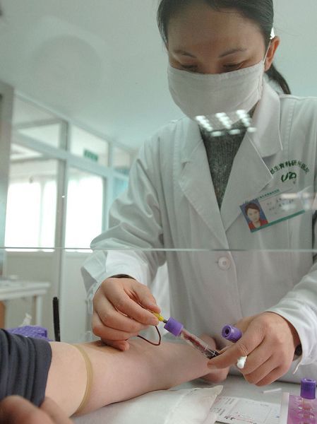 婚姻脆弱催熱親子鑒定 滴血認親一再上演