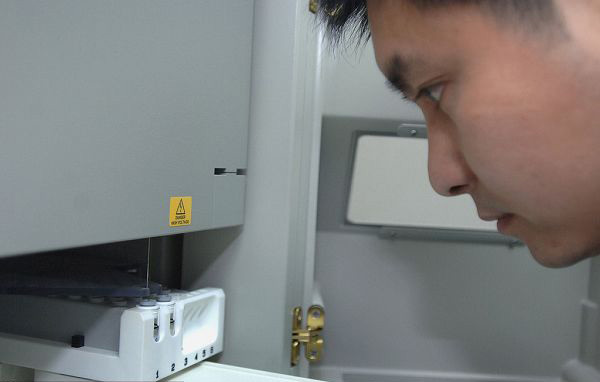 婚姻脆弱催熱親子鑒定 滴血認親一再上演