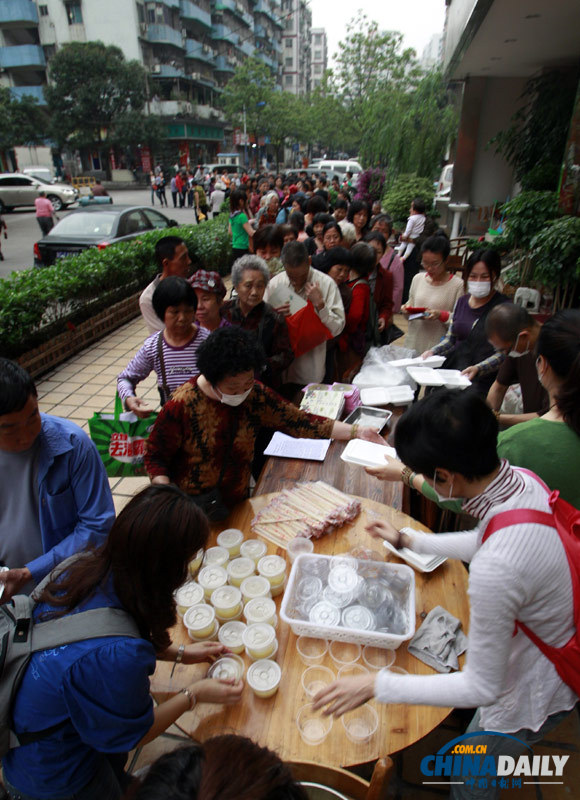 廣州一素食館初一十五免費(fèi)派500盒飯