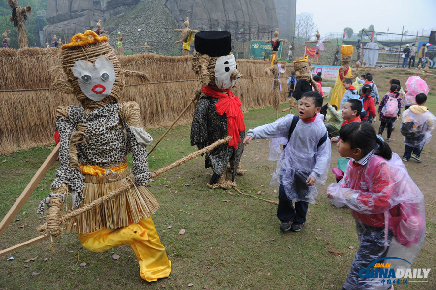 湖南長沙舉辦稻草人藝術節