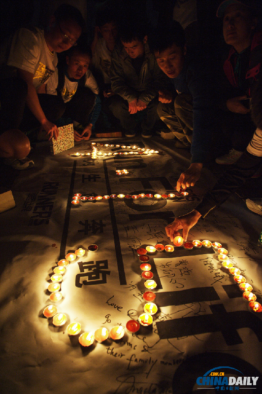 北京長跑愛好者為波士頓馬拉松爆炸案遇難者祈福