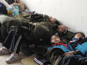 小學(xué)生運動會入場式一小時暈倒20人 體質(zhì)堪憂(圖)