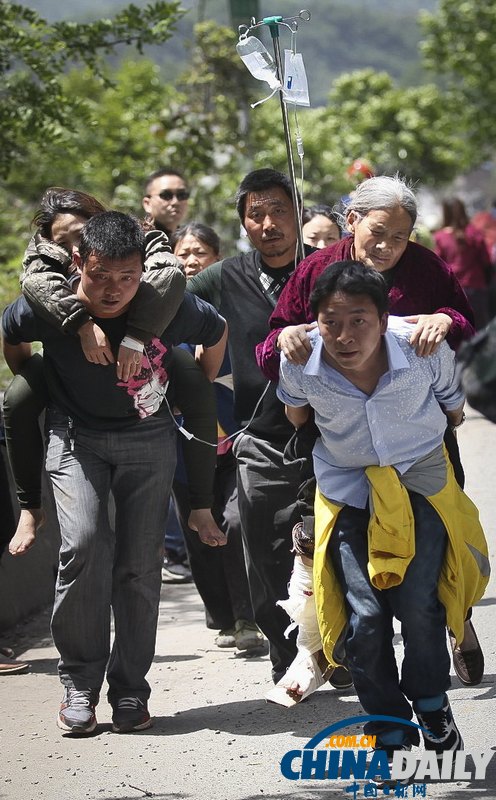 中國(guó)日?qǐng)?bào)聚焦蘆山地震之傷痛篇