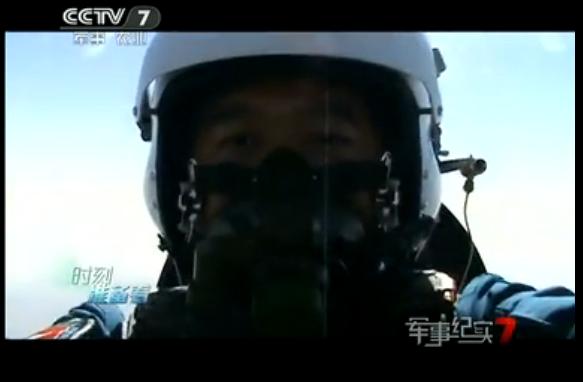 殲-10座艙蓋高空爆炸 飛行員放棄跳傘返航