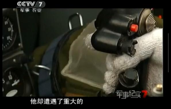 殲-10座艙蓋高空爆炸 飛行員放棄跳傘返航
