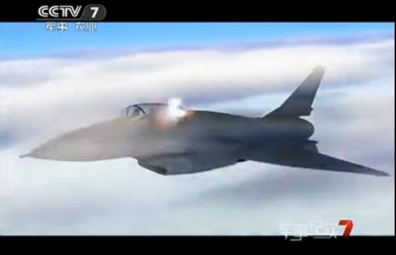 殲-10座艙蓋高空爆炸 飛行員放棄跳傘返航