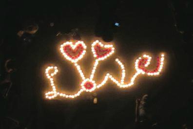 點蠟燭求愛被校警澆滅 男生找保衛部門討說法要道歉