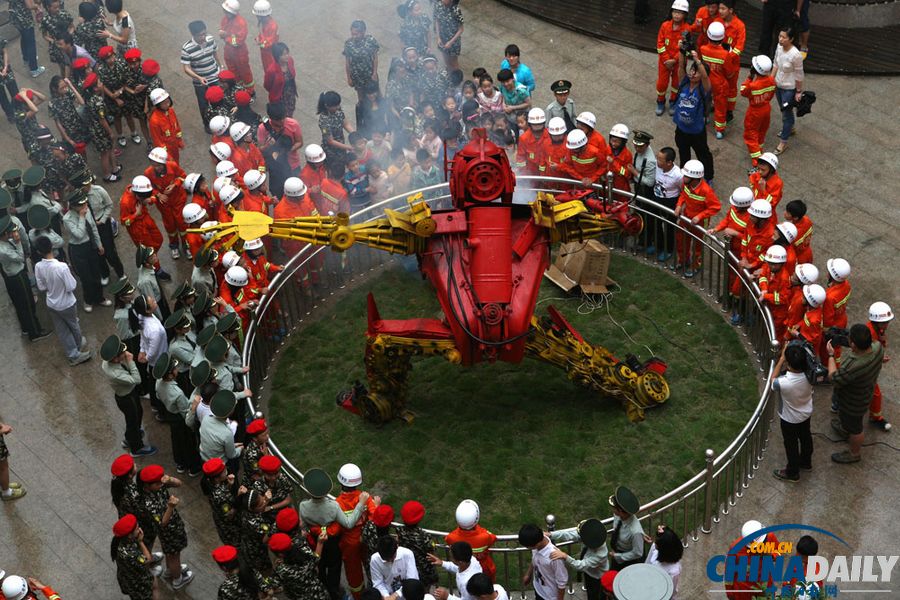 特殊的“六一”大禮——消防機器人