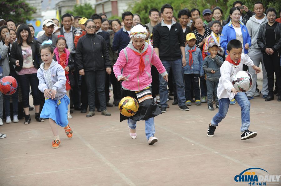 拉薩兒童歡慶兒童節(jié)