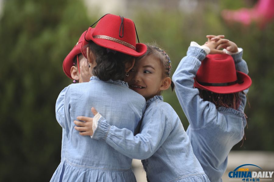 拉薩兒童歡慶兒童節