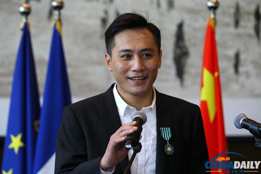 章子怡、劉燁獲頒法國藝術與文學騎士勛章