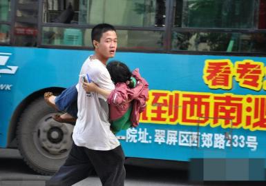 中國好考生遭高校哄搶：為照顧母親望川內(nèi)就讀