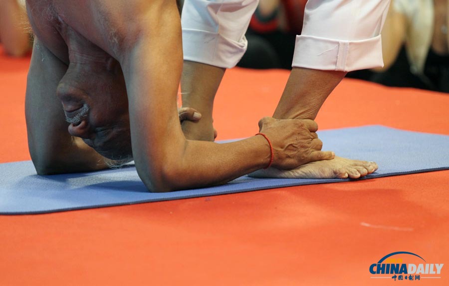 印度瑜伽大師在京秀絕技