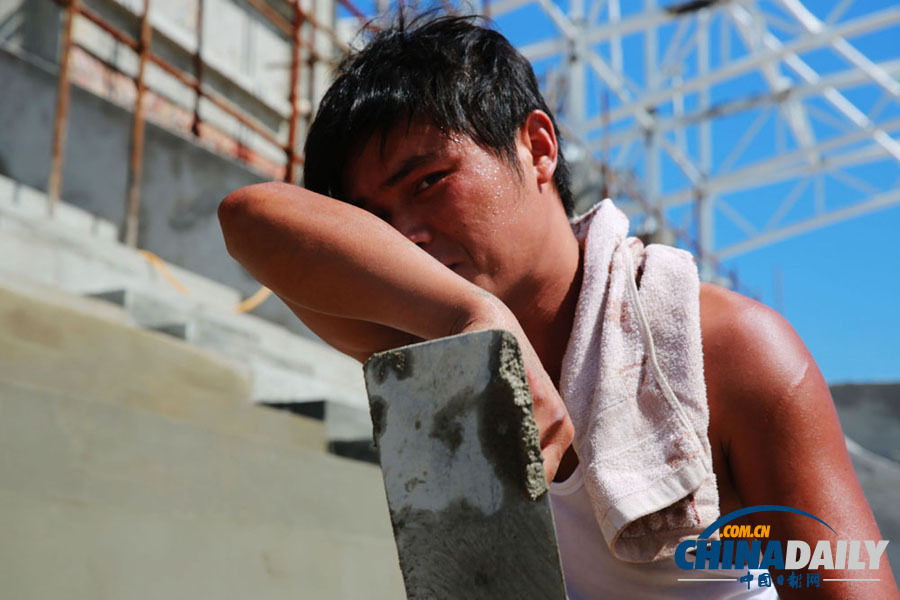 江西九江：烈日下的建設者