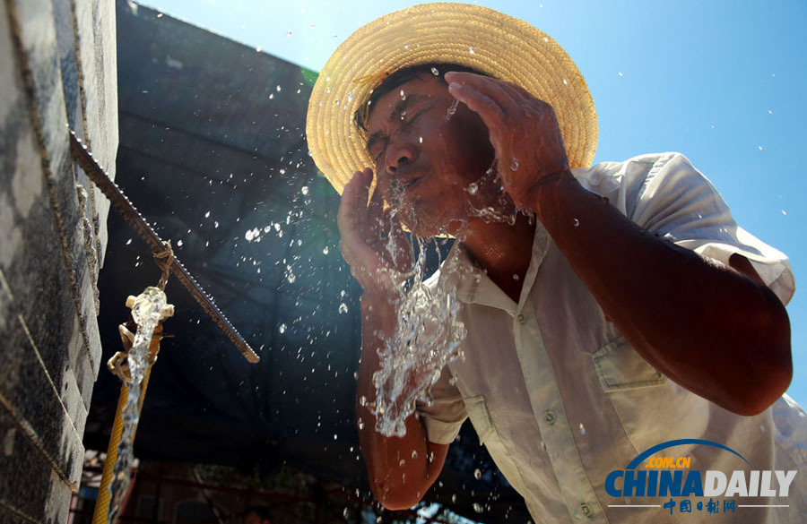 江西九江：烈日下的建設(shè)者