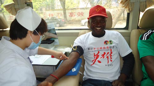 “洋雷鋒”阿達姆：公益之風 愛無國界