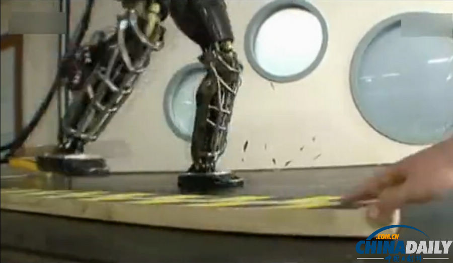 組圖：美軍研制最新戰(zhàn)爭機(jī)器人能跑會跳像