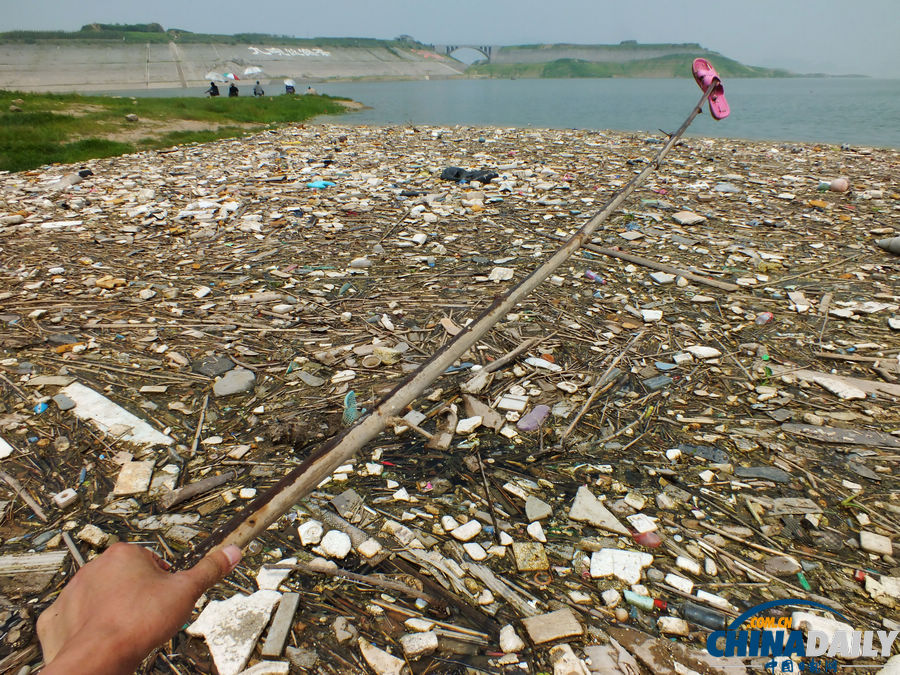 湖北宜昌：三峽水庫又現漂浮垃圾帶