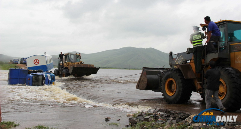 呼倫貝爾遇強(qiáng)降雨 武警成功解救50余名被困者