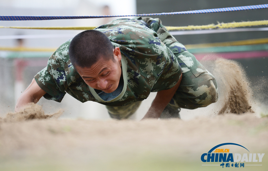 南京：夏練三伏礪精兵