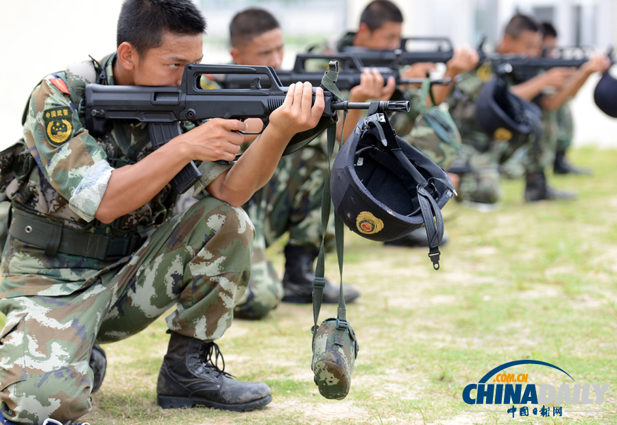 南京：夏練三伏礪精兵