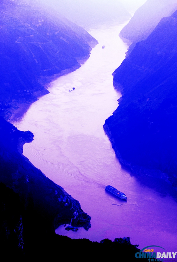 高清組圖：滾滾洪水過(guò)三峽