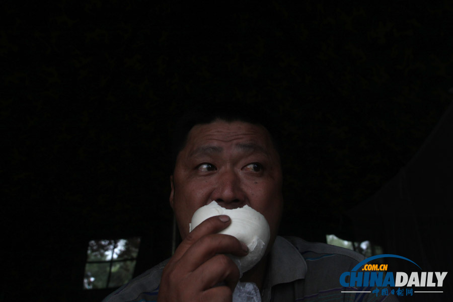 圖片故事：黃河邊上的守夜人