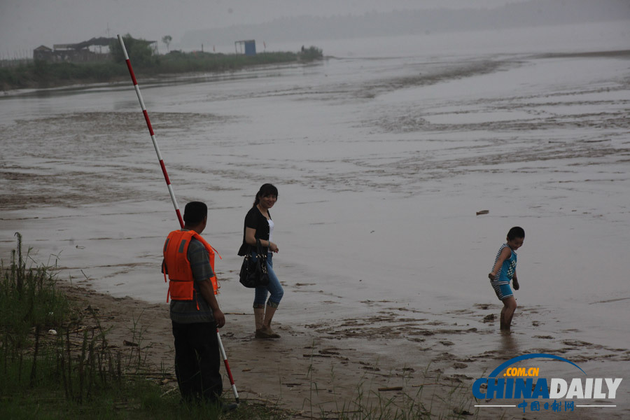 圖片故事：黃河邊上的守夜人