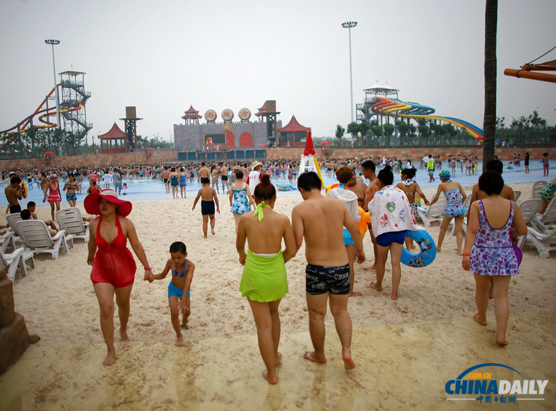 亞洲最大的“海嘯沖浪池”登陸天津